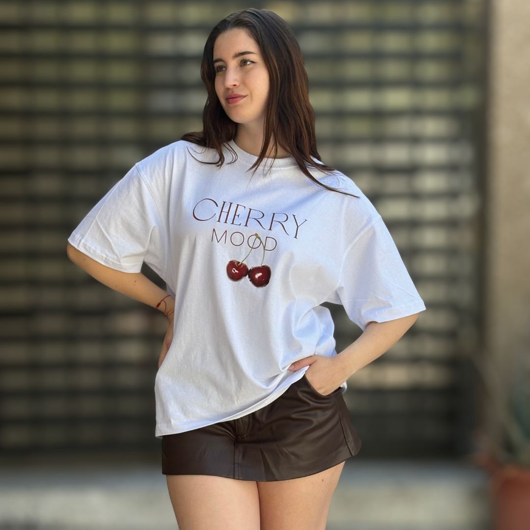 Polera Oversized Cherry Mood Blanca