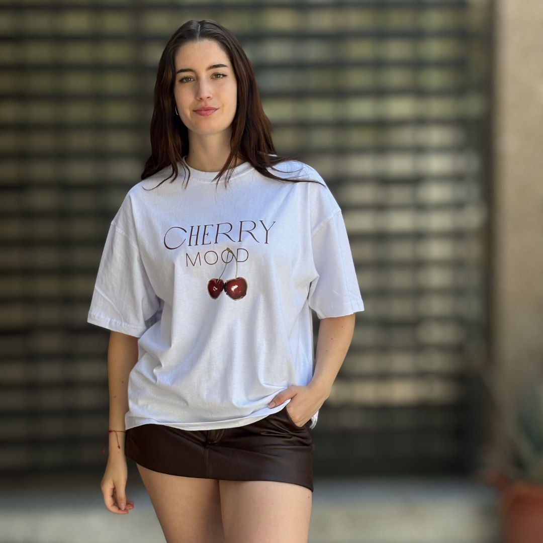 Polera Oversized Cherry Mood Blanca