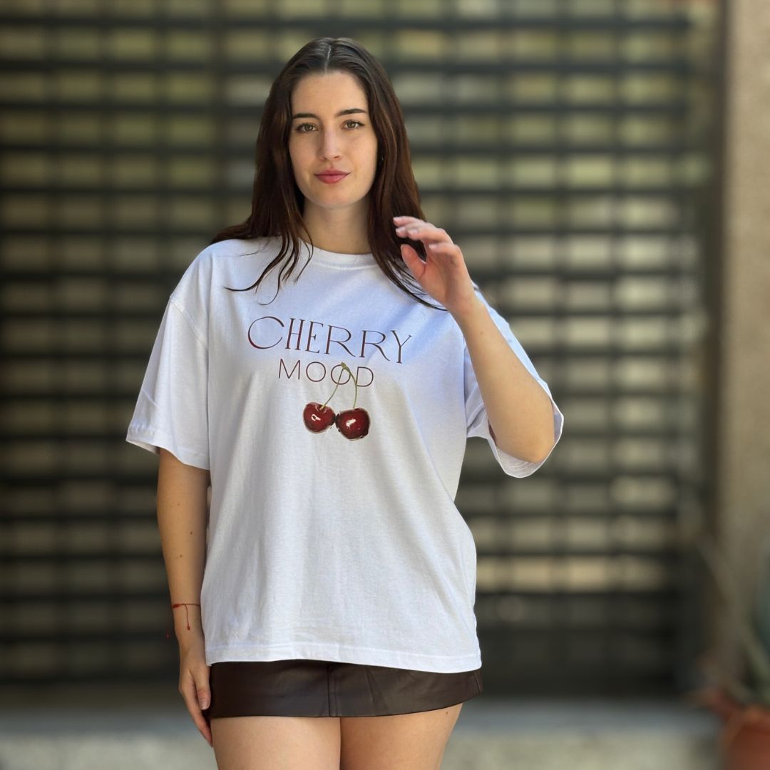 Polera Oversized Cherry Mood Blanca